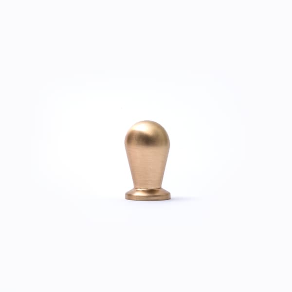 Liten skåpknopp i stilren design