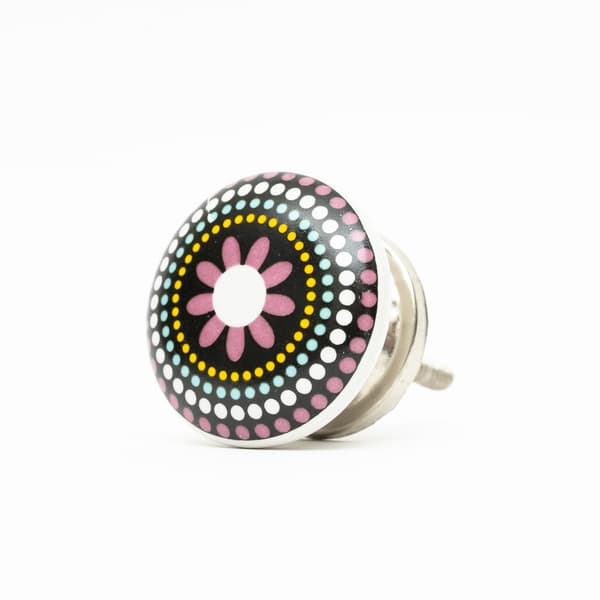 Färgglad retro skåpknopp i porslin med blomma och prickar